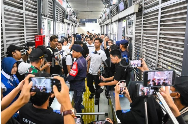 Resmikan Halte Petukangan D'Masiv, Rian Ajak Gen Z dan Alpha Naik Transportasi Umum